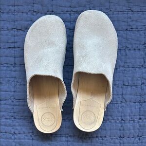 No 6 clogs suede